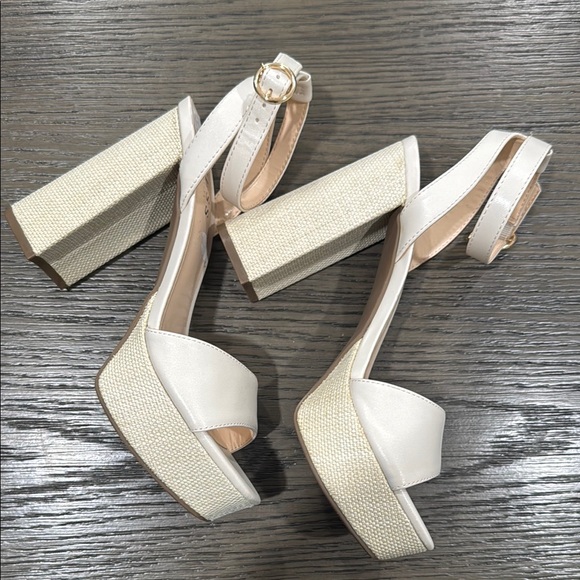 Guess Cream Heels with Chunky Heel and Ankle Strap size:7.5 - Picture 3 of 6